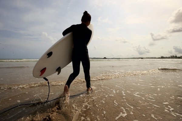 Rashguard pour femme : nos critères pour choisir le meilleur vêtement de sport