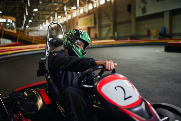 Karting électrique indoor : les sensations fortes garanties à Lyon