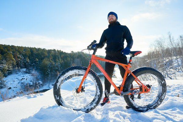 Découvrez le fatbike : vélos électrique à pneus larges à prix réduit